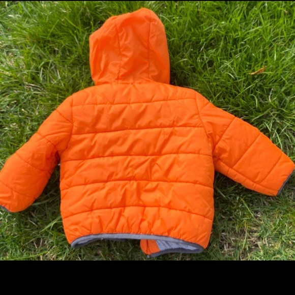 Carter Cute Gender Neutral Puffer Hooded Jacket 9 months - Picture 2 of 4